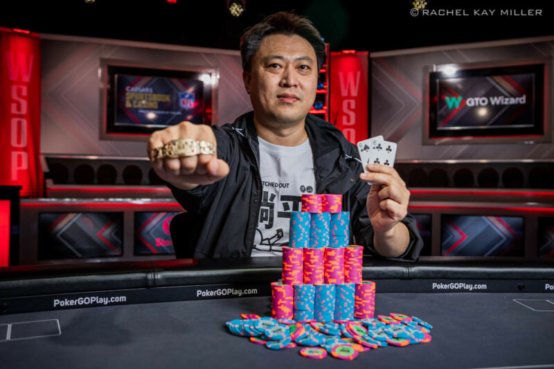 "I've Got It!" Qiang Xu Wins First Bracelet in $800 Deepstack ($339,033)